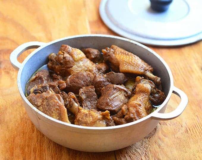 鸡肉和猪肉adobo